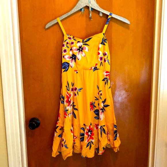 Old Navy Dresses & Skirts - Old Navy Floral Tiered Cami Dress